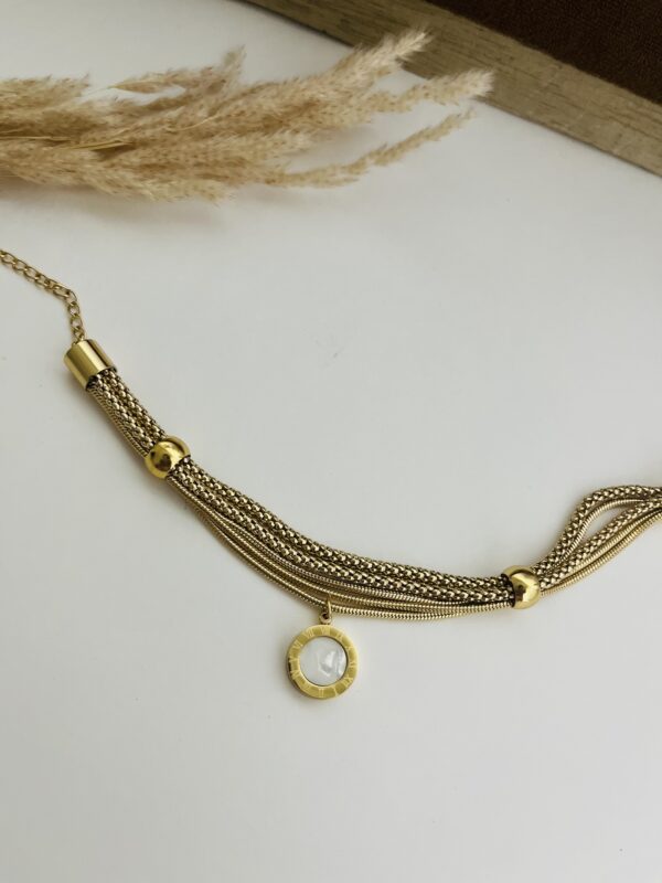 Romana - Black and White Charm